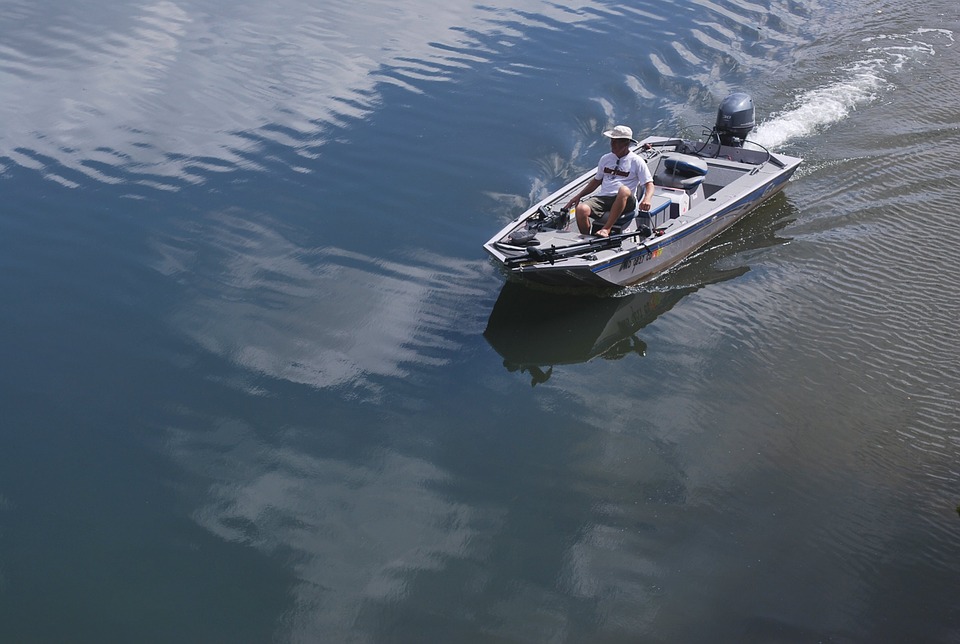 outboard motorboat