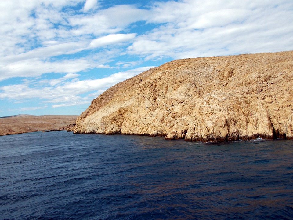 boating near island