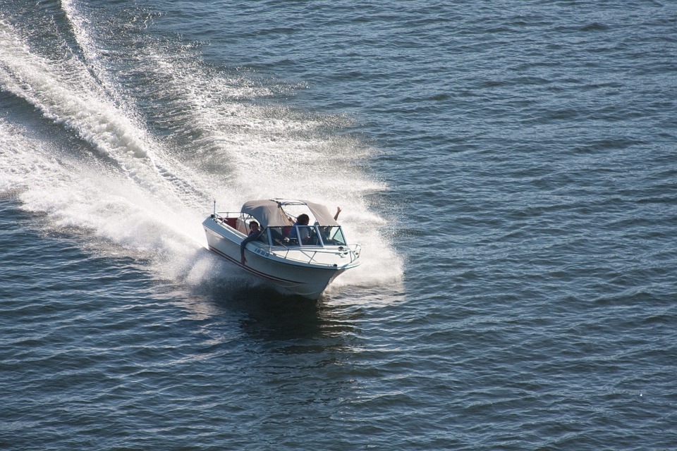 outboard motor boat