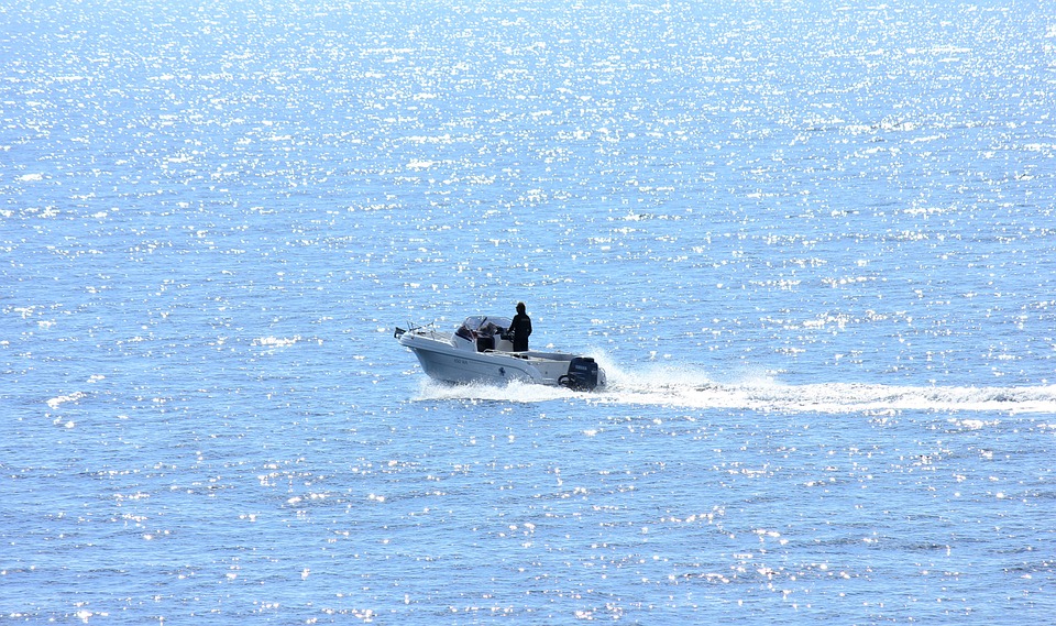 speed boat